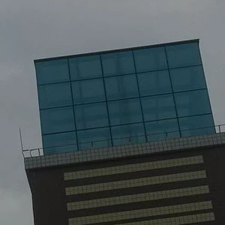 Skleněná závěsová stěna