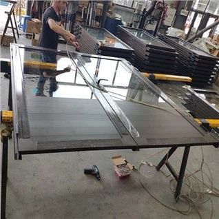 Hliníkové dvoukřídlé dveře