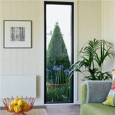 Dlouhá štíhlá okna