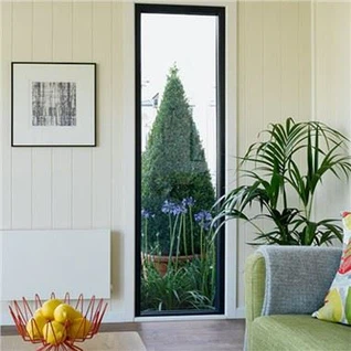 Dlouhá štíhlá okna