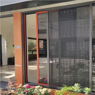 Okno s tenkým rámem