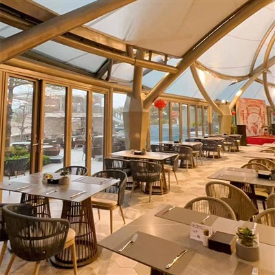 Hliníkový rám dveří se sklem