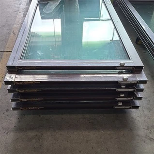 hliníkové dveře do obchodu