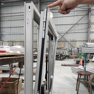 Naklánění a otáčení oken